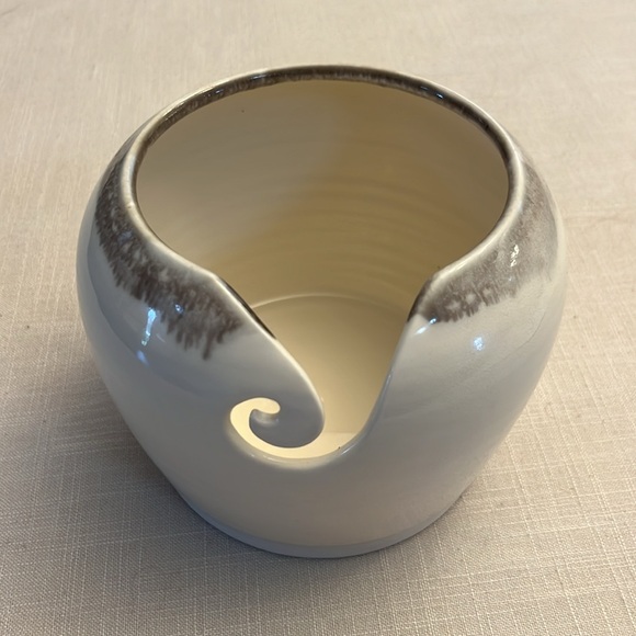 Ceramic Yarn Bowl - Picture 2 of 3